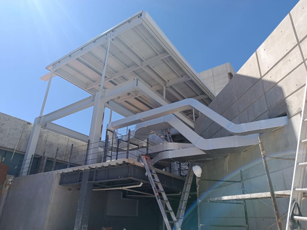 Centro de Mezclas IMSS — Centro Médico Nacional Siglo XXI: estructura metálica de la central de mezclas.