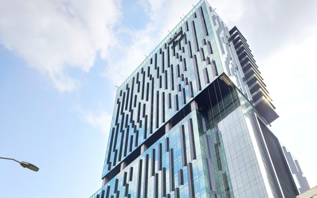 Torre NIBA (Guadalajara): climatización de alto desempeño integrada al diseño desde el inicio.